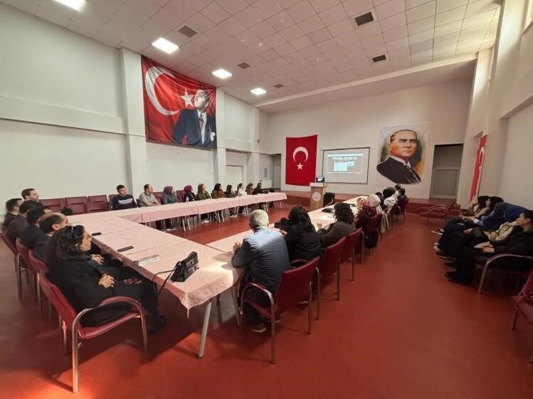 Bilecik’te Sosyal Risk Haritaları ve Aile Rehberi eğitim programı gerçekleştirildi.