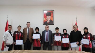 Bilecik’in Bozüyük ilçesinde sporculara başarı belgeleri verildi. Bilecik’in Bozüyük ilçesinde