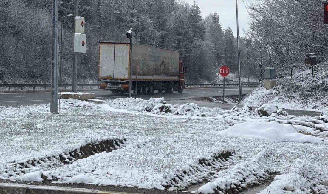 Bolu’da sabaha karşı etkili olan kar yağışı, kentin yüksek kesimlerini