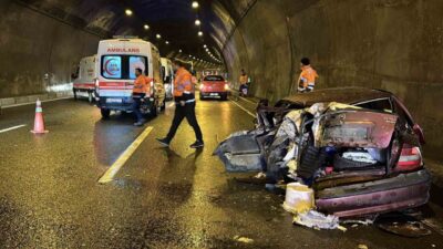 Bolu Dağı Tüneli içerisinde tırla çarpışması neticesinde hurdaya dönen otomobilde