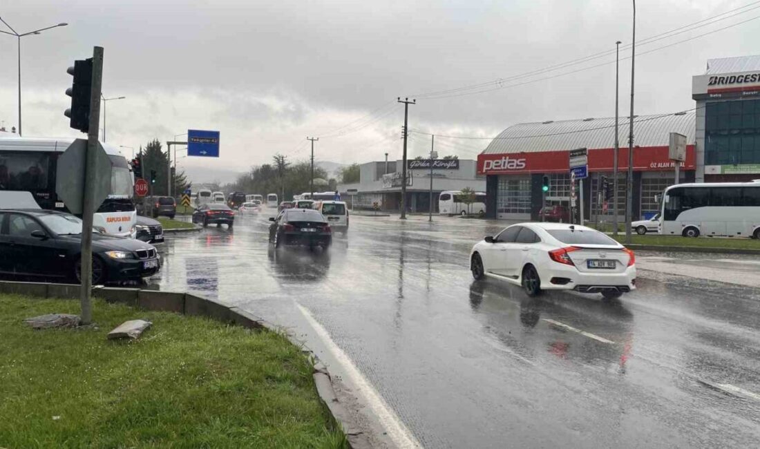 Bolu’da sabahın erken saatlerinde yağmur etkili oldu. Kent merkezinde sabahın