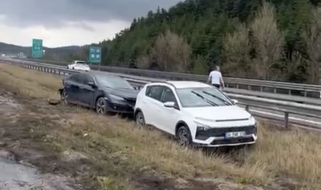 Bolu’nun Gerede ilçesinde, TEM Otoyolu’nda yağmur nedeniyle kayganlaşan yolda 10