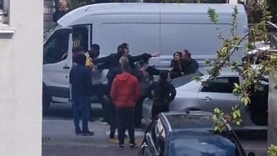 Bolu’da trafikte “yol verme” kavgasında kadınların tarafları güçlükle ayırmaya çalıştığı