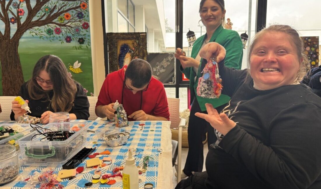 Kocaeli’de sıfır atık çalışmaları kapsamında düzenlenen sanat atölyesinde öğrenciler, cam