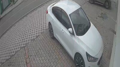 Kocaeli’nin Çayırova ilçesinde iki SUV tipi aracın çarpıştığı kazada araçlardan