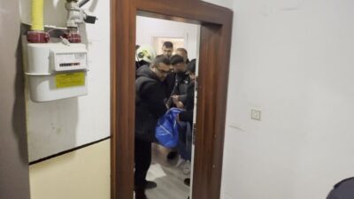 Kastamonu’nun Tosya ilçesinde 6 katlı binanın bacasında çıkan yangına müdahale