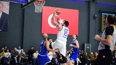 Çayırova Belediyesi Basketbol Takımı, sahasında Kocaeli Büyükşehir Belediyesi Kağıtspor’u 102-71