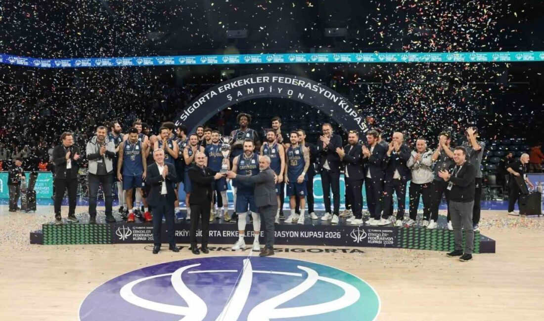 Çayırova Belediyesi Basketbol Takımı, şampiyonluk kupasına kavuşuyor. Türkiye Basketbol Ligi’nde
