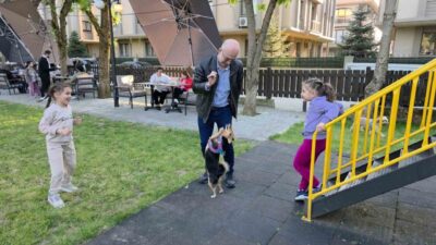 Düzce’de 5 yıl önce sokaktan sahiplenilen ve internetteki videolar yardımıyla