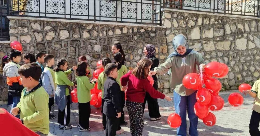 Kastamonu Üniversitesi öğrencileri, 23 Nisan Ulusal Egemenlik ve Çocuk Bayramı’nda