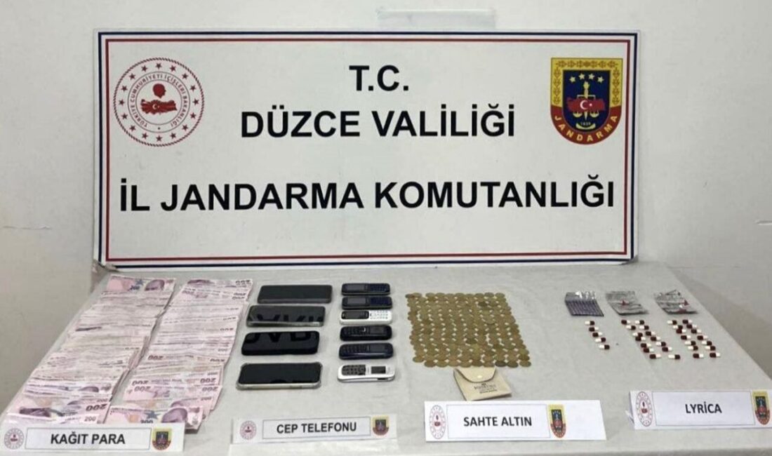 Düzce’de telefonla ulaştıkları vatandaşı, “Elimizde tarihi eser niteliğinde altın var”