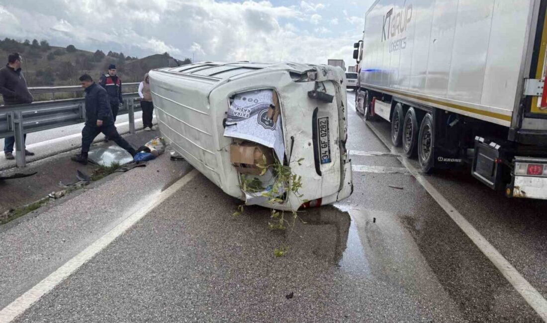 Kastamonu’nun Tosya ilçesi D100 karayolunda devrilen minibüsün sürücüsü yaralandı. Kaza,