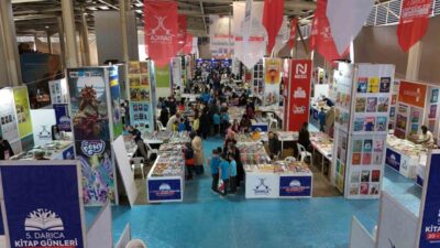 Darıca Belediyesi’nin bu yıl 5’incisini düzenlediği kitap fuarı kapılarını açtı.