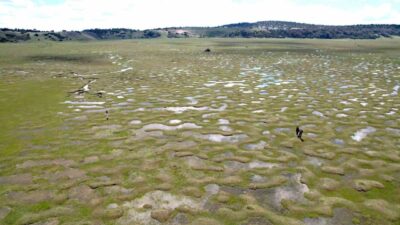 Sakarya’nın Taraklı ilçesinde bulunan Karagöl Yaylası, havadan çekilen görüntülerle doğal