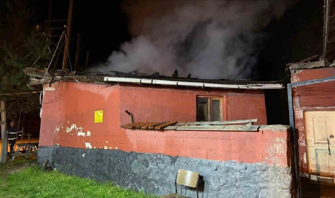 Bilecik’in Bozüyük ilçesinde bir vatandaşın dumanı görüp terk ettiği evi