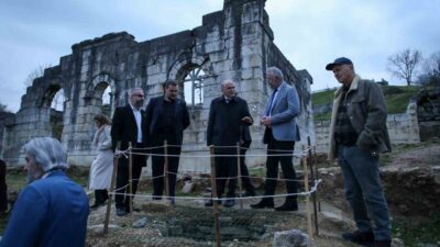 Düzce Belediye Başkanı Faruk Özlü, kentteki tüm siyasi parti il
