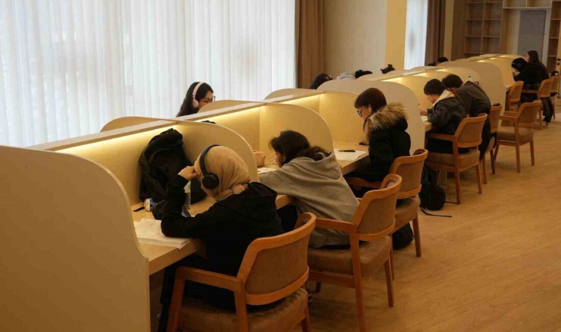 Düzce Belediyesi bünyesinde hizmet veren dört kütüphanede yaz saati uygulaması