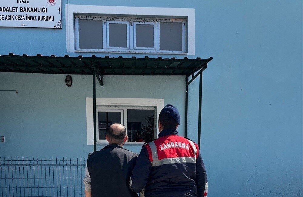 DÜZCE(İHA) – Düzce’de yapılan denetimlerde aranan 65 kişi gözaltına alınırken,