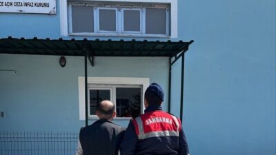 DÜZCE(İHA) – Düzce’de yapılan denetimlerde aranan 65 kişi gözaltına alınırken,