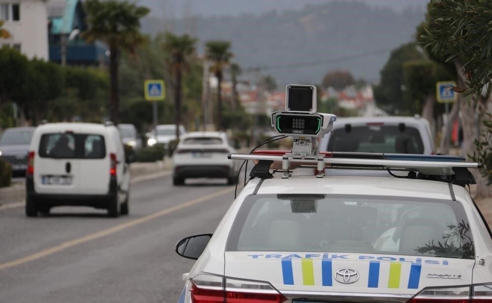 Düzce’de Trafik polisleri tarafından yapılan denetimlerde 9 bin 647 araç