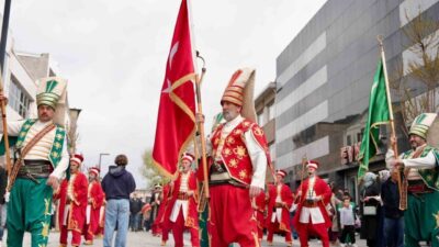 Düzce Belediyesi Mehter Takımı’nın düzenlediği gösteri vatandaşlardan büyük ilgi gördü.