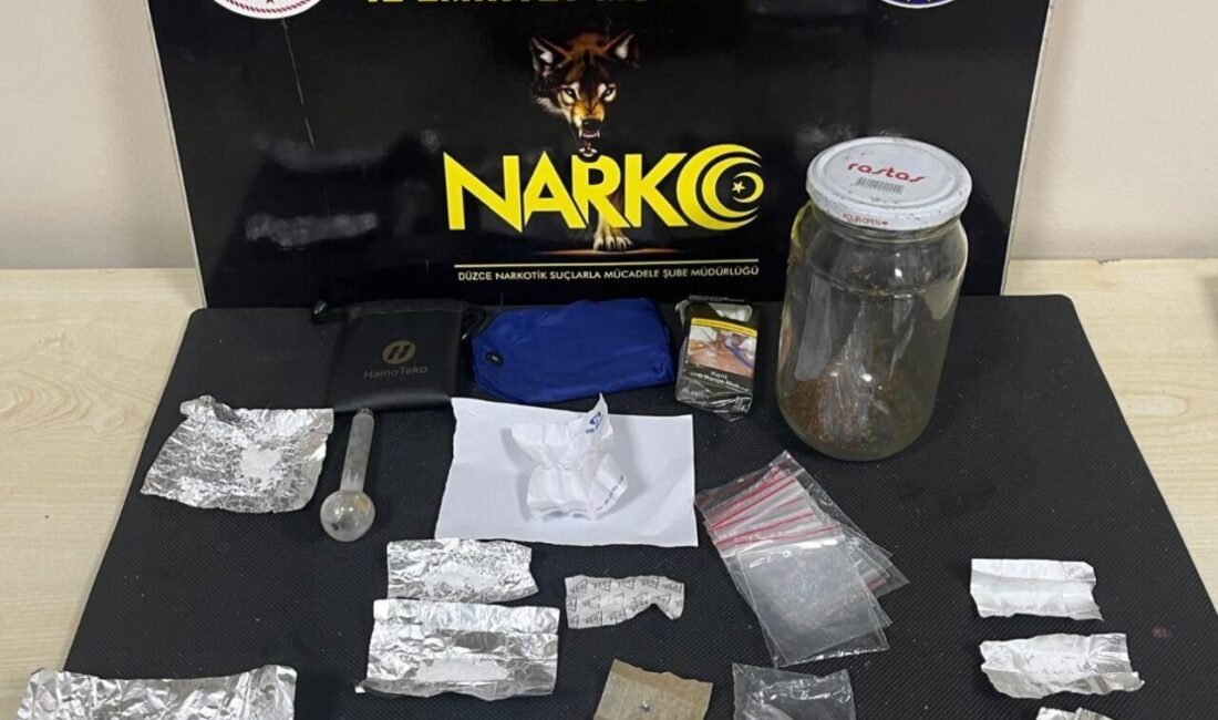 Düzce’de polis ekipleri tarafından yapılan operasyonda birinin 35 suç kaydı