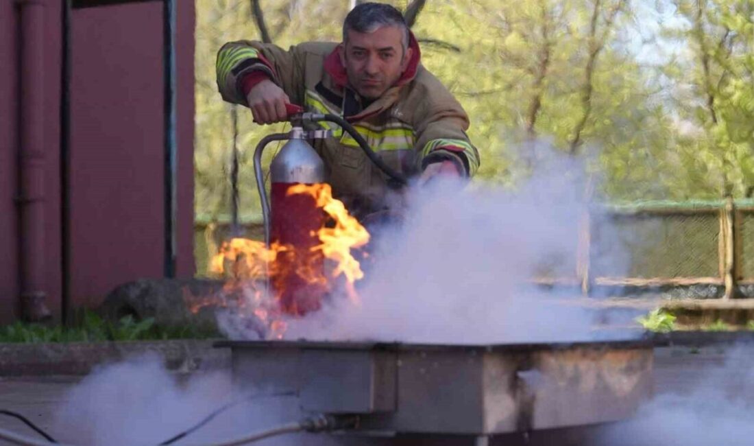 Düzce Belediyesi İtfaiye Müdürlüğü, acil durum ve yangına müdahale eğitimlerini