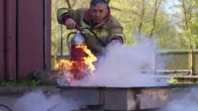 Düzce Belediyesi İtfaiye Müdürlüğü, acil durum ve yangına müdahale eğitimlerini