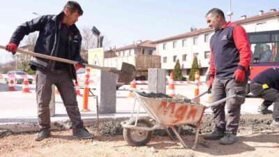 Düzce Belediyesi, İstanbul Caddesi üzerinde Emniyet Kavşağı’nda trafik güvenliğini artırmak