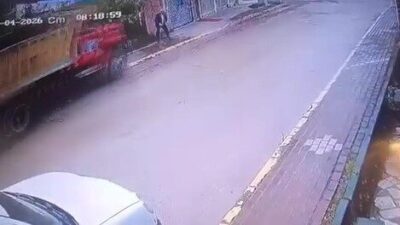 Kocaeli’de freni boşaldığı iddia edilen hafriyat kamyonu, 200 metre boyunca