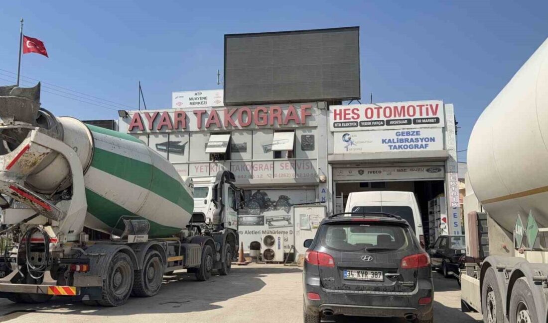 Kocaeli’nin Gebze ilçesinde takograf yetkili servisinde çıkan yangın, itfaiye ekiplerinin