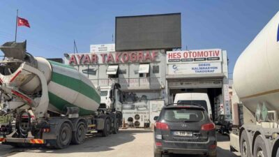 Kocaeli’nin Gebze ilçesinde takograf yetkili servisinde çıkan yangın, itfaiye ekiplerinin