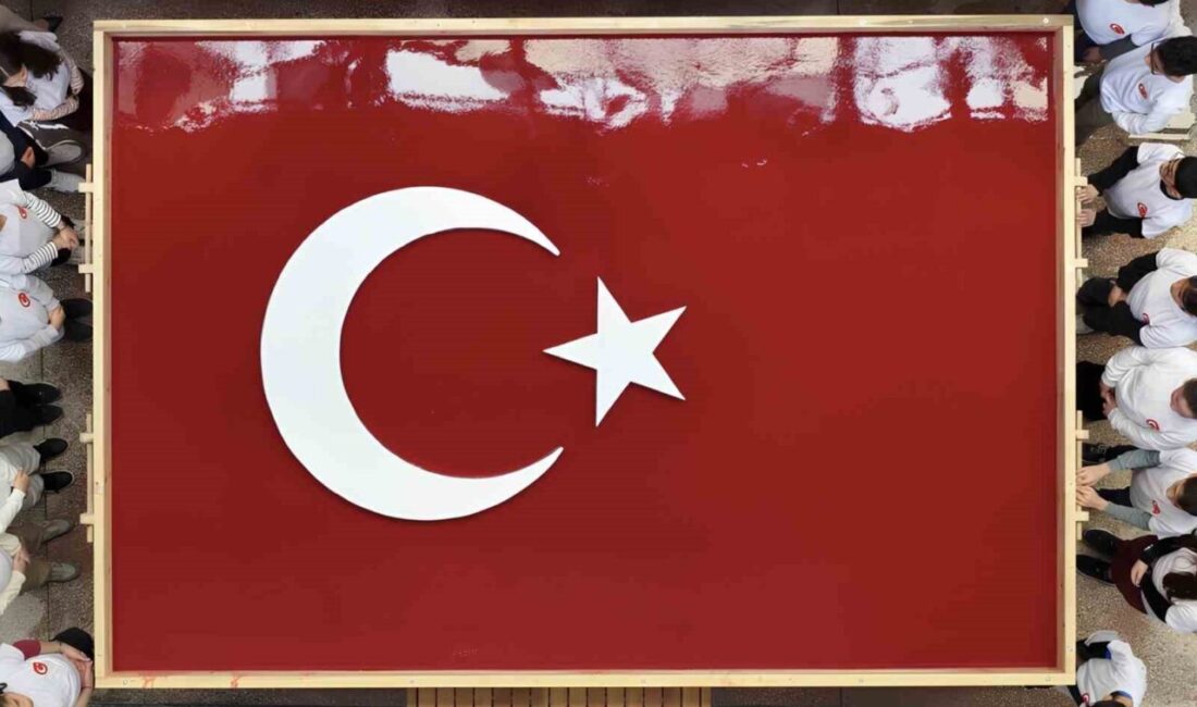 Kocaeli’de Türk Kağıtçılık Günü kapsamında düzenlenen etkinliklerde, geleneksel yöntemlerle kağıttan