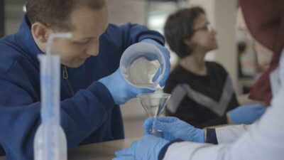 Kocaeli’de özel bireyler ile lise öğrencileri, düzenlenen etkinlikte bir araya