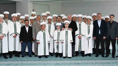 Kocaeli’nin Gölcük ilçesinde düzenlenen programda eğitimlerini tamamlayan 43 öğrenciye icazet