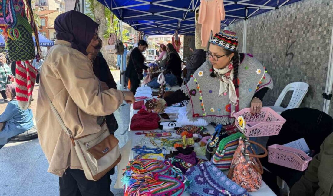 Gölcük Belediyesince Değirmendere Çınarlık Meydanı’nda “Renkli İlmekler” temasıyla dün kapılarını