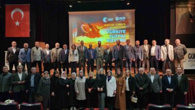 Kocaeli’nin Gölcük ilçesinde “Türkiye Yüzyılı Vizyonu” temasıyla düzenlenen “Gölcük Sohbetleri”