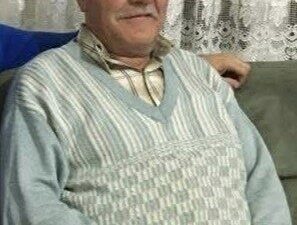 Bolu’nun Gerede ilçesinde, 3 katlı binanın çatısındaki güneş panelini tamir