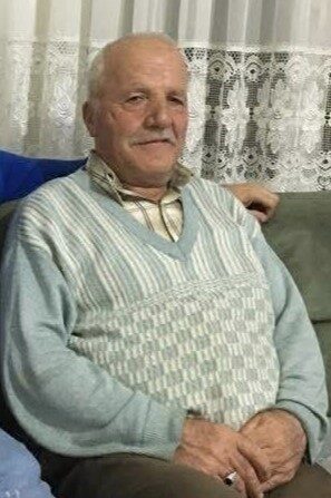 Bolu’nun Gerede ilçesinde, 3 katlı binanın çatısındaki güneş panelini tamir