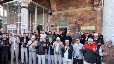 Bilecik’in Bozüyük ilçesinde Kasımpaşa Camii önünde düzenlenen uğurlama programında, hac