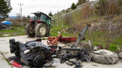 Kastamonu’nun Seydiler ilçesinde hafif ticari araç ile traktör ikiye bölündü.