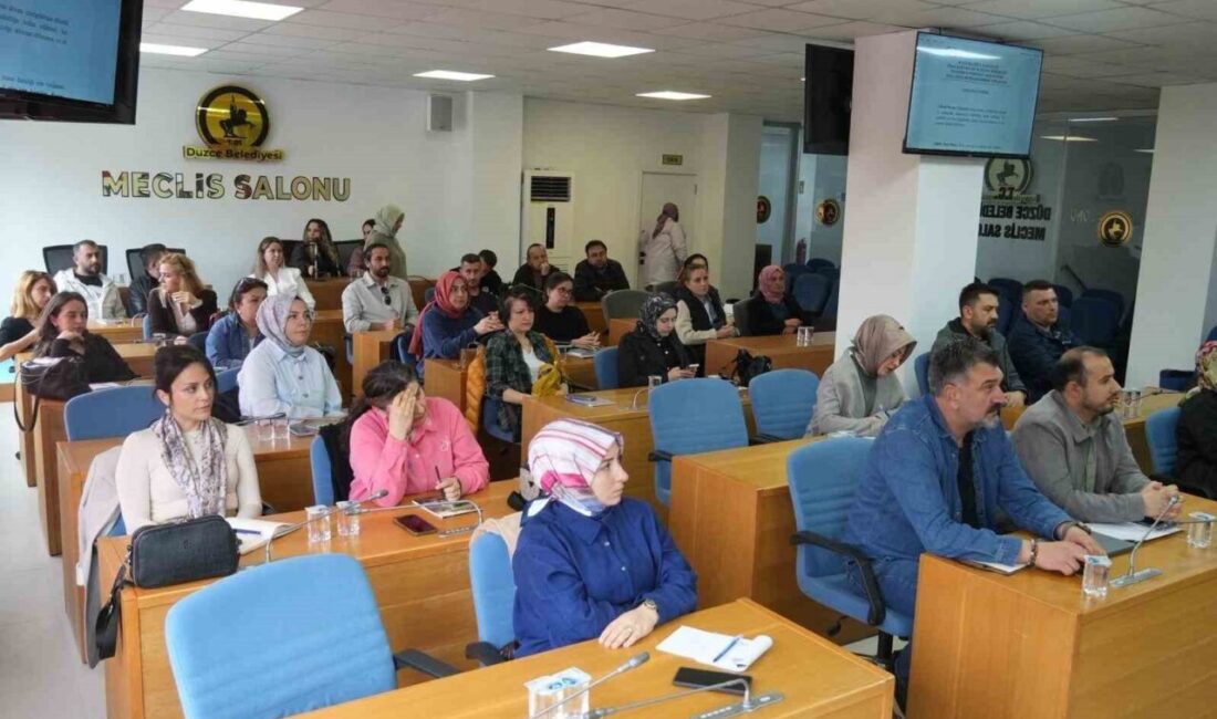 Düzce Belediyesi tarafından personellere yönelik hizmet içi eğitimler devam ediyor.