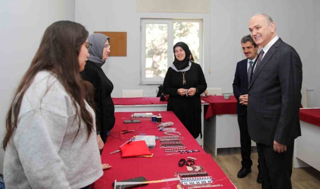 Düzce’nin üreten kadınları BELMEK’te hem sosyalleşiyor hem de kendi işinin