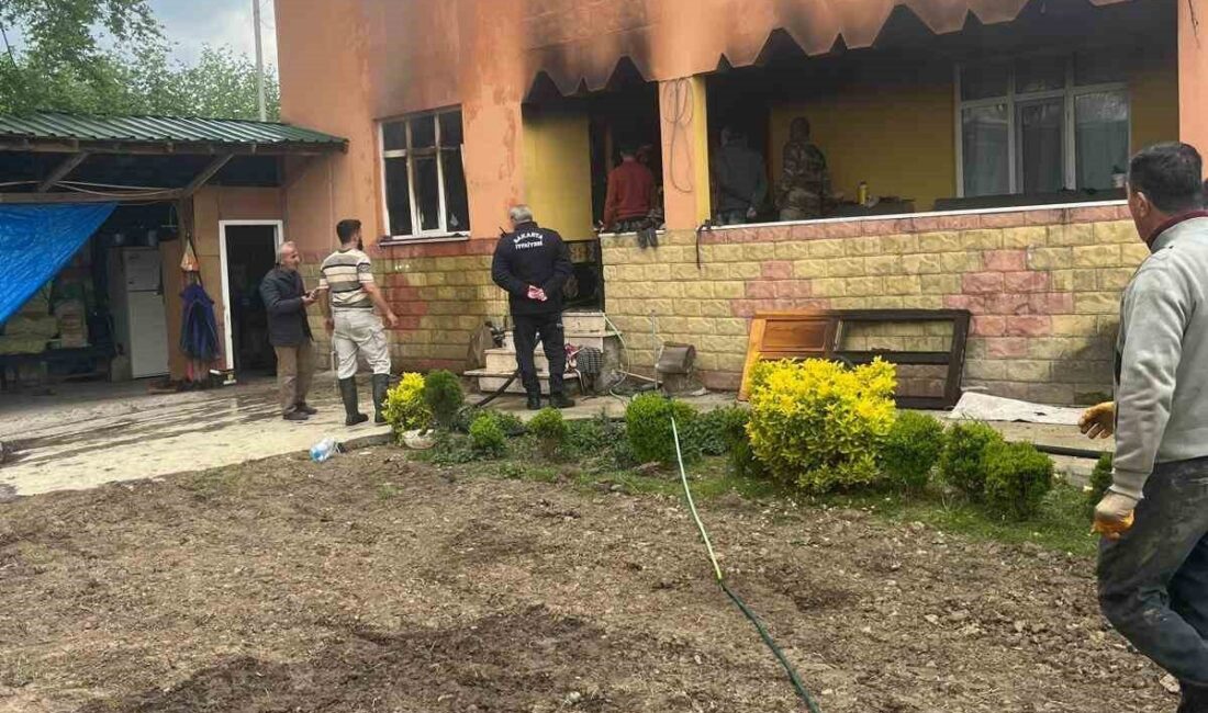 Sakarya’nın Hendek ilçesinde bulunan iki katlı binada çıkan yangın, kontrol
