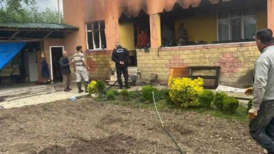 Sakarya’nın Hendek ilçesinde bulunan iki katlı binada çıkan yangın, kontrol