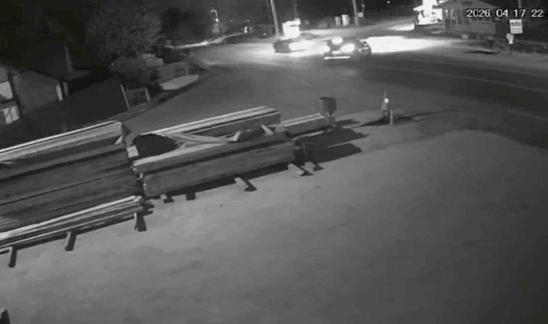 Sakarya’nın Sapanca ilçesinde iki otomobilin çarpışması neticesinde meydana gelen trafik