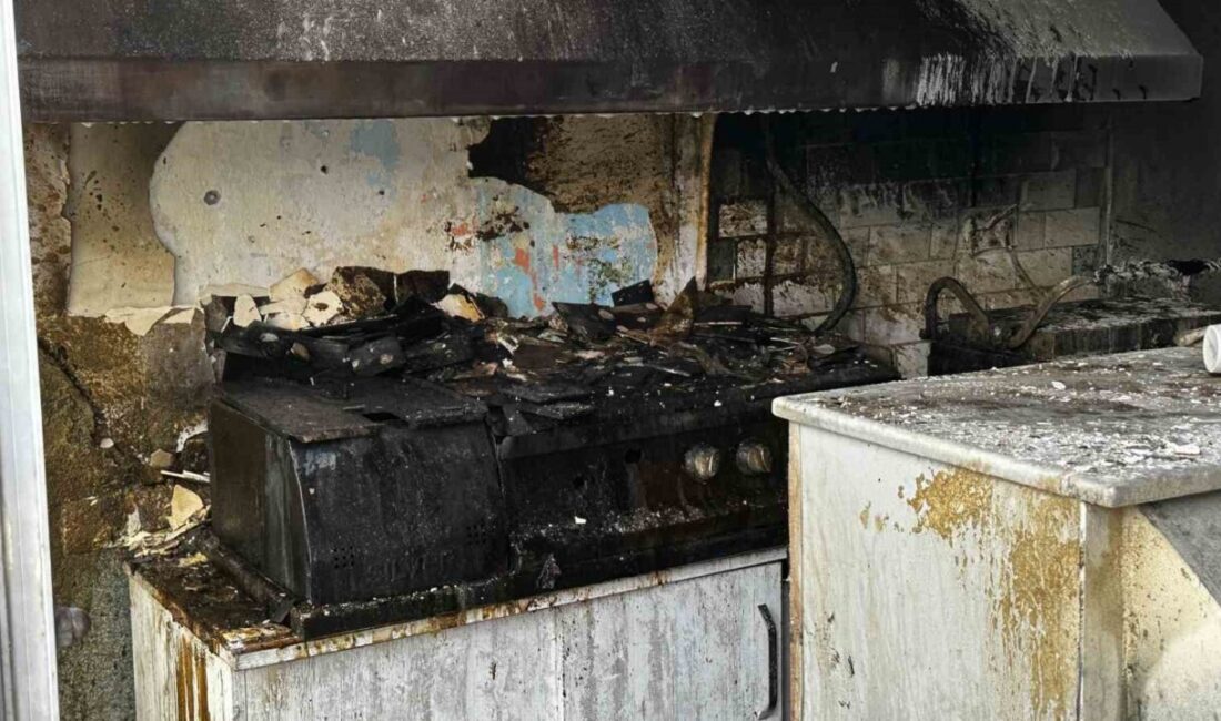 Sakarya’nın Adapazarı ilçesinde işletmecisi dışarıdayken alevlere teslim olan dükkandaki yangın,