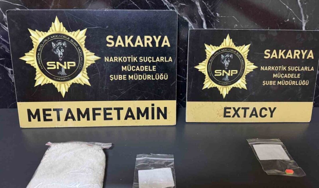 İstanbul’dan Sakarya’ya uyuşturucu madde getirdikleri tespit edilen 3 şüpheli, Anadolu