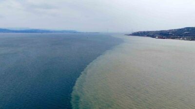 Kocaeli’nin Körfez ilçesinde etkili olan sağanağın ardından derelerden İzmit Körfezi’ne