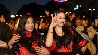 Kocaeli’de Dünya Romanlar Günü, kortej yürüyüşü, konser ve dans gösterileriyle